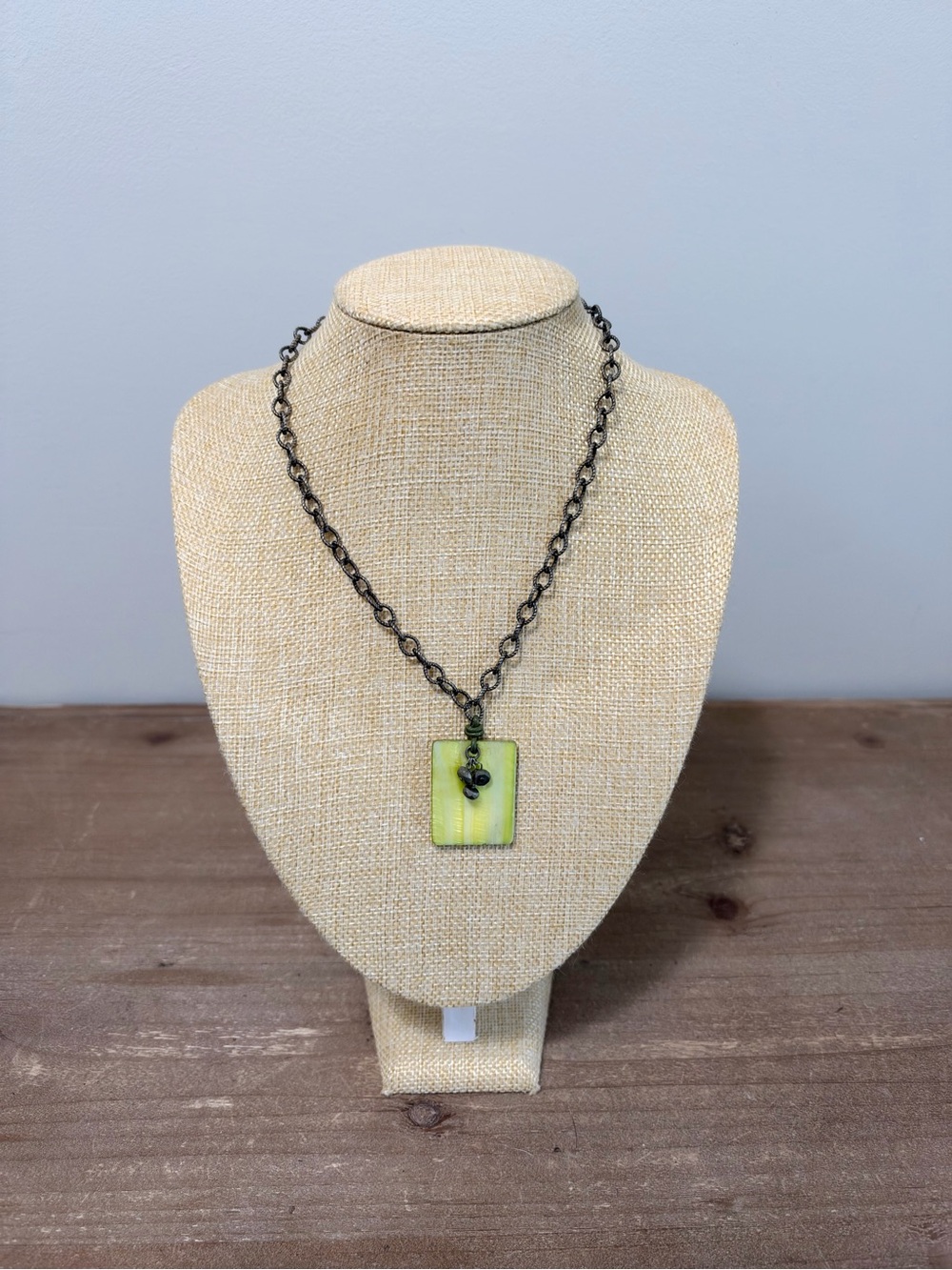 Sterling Silver Green Shell Pendant Link Chain Necklace 18” Artisan